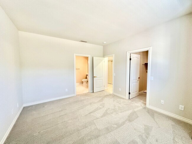 Building Photo - 4286 La Canada Rd