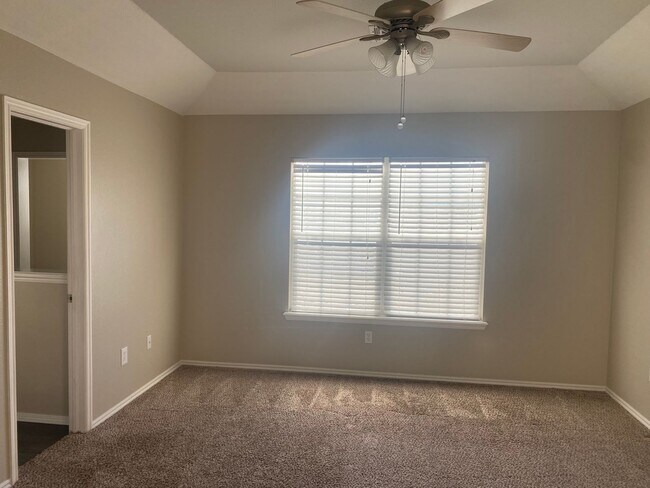 Building Photo - 3 Bedroom 2 Bath Home In Owasso School Dis...