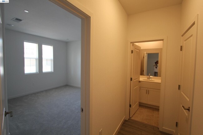 Building Photo - 1008 Osprey Dr