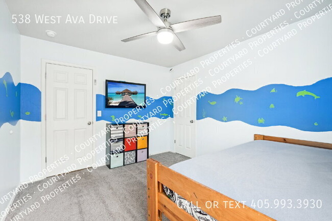 Building Photo - 538 W Ava Dr