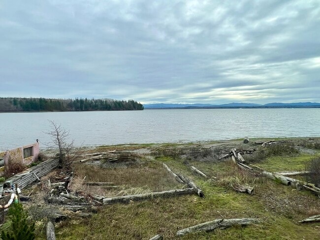 Building Photo - Waterfront 2 Bedroom Home in Ferndale!