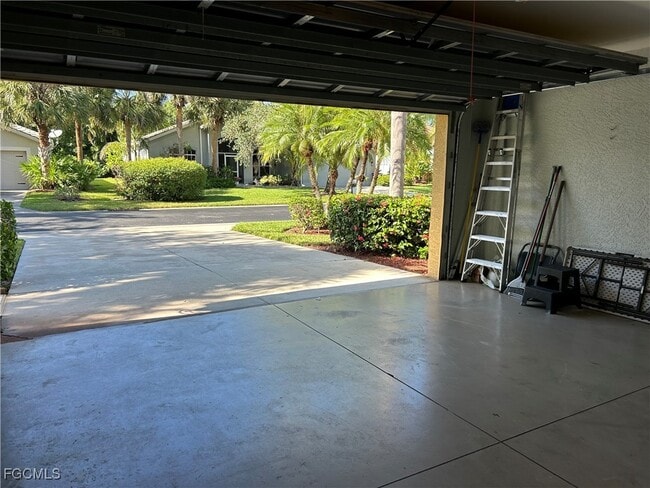 Building Photo - 9947 Colonial Walk N