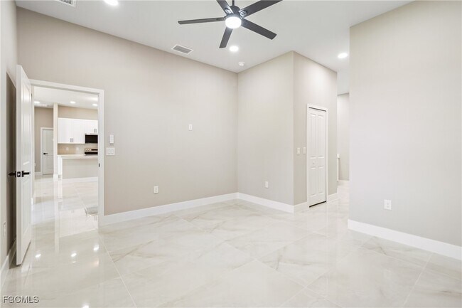 Building Photo - 2606 25th St SW