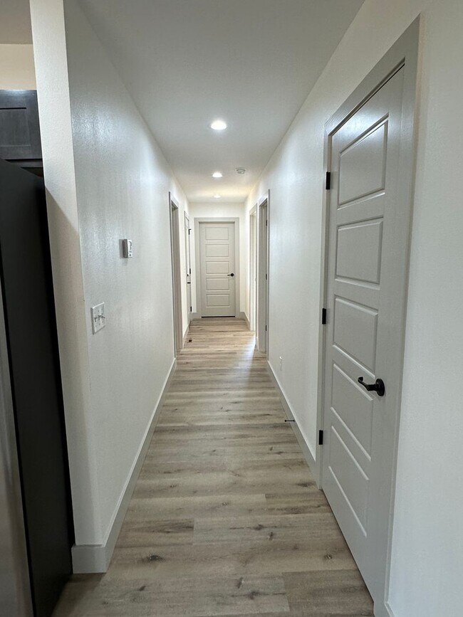 Building Photo - NEW CONSTRUCTION 5 Bed 3 Bath w/ Walk Out ...
