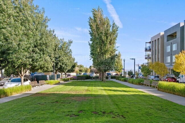 Building Photo - 52 Kirkwood Ave