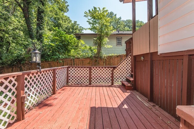 Building Photo - 8819 North Ave