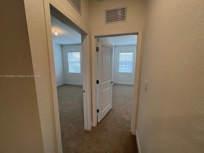 Building Photo - 136 SW 170th Ave