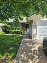 Building Photo - 3 Bedroom 2 Bath Duplex in Oak Grove