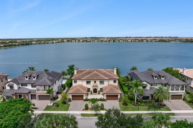 Building Photo - 8545 Watercrest Cir E