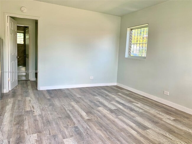 Primary Photo - 2901 NW 18th St