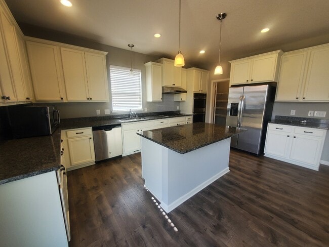 Building Photo - 5 BR 3 BA Single Family Home in North Hugo Minneapolis