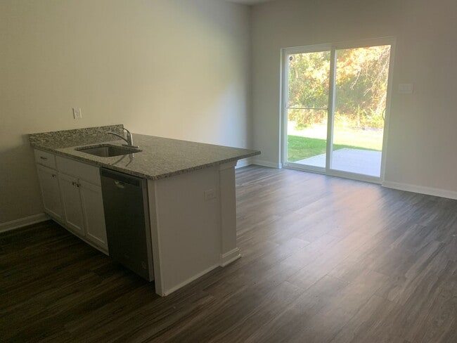 Building Photo - Locust Run Townhouse, Northeastern SD -3 B...