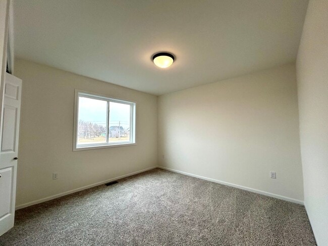 Building Photo - Spacious & Stylish 3-Bed Home with Modern Finishes and Attached 2-Stall Garage