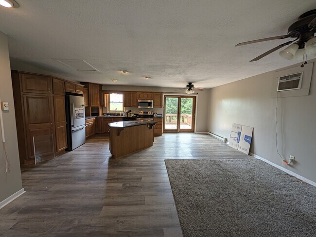 Building Photo - 335 Cornertown Rd
