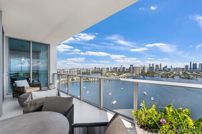 Building Photo - 17301 Biscayne Blvd