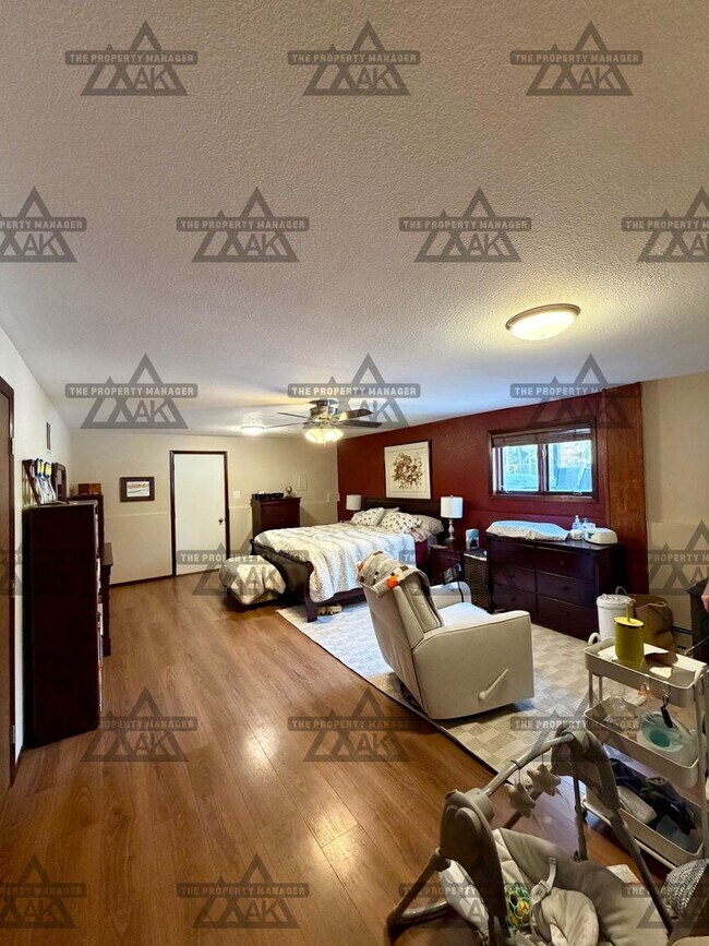 Building Photo - Spacious North Pole Home | 3 Bed, 2 Bath | Fenced Yard + Pet Friendly