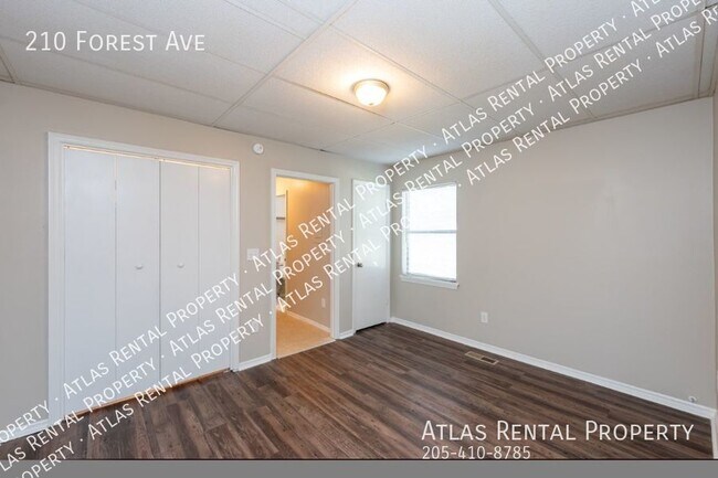 Building Photo - 210 Forest Ave