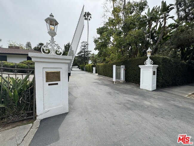 Building Photo - 2035 De Mille Dr