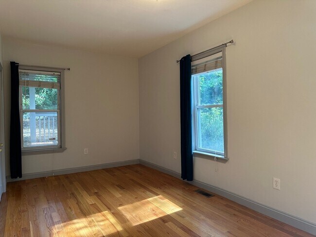 Building Photo - 127 Marcella St