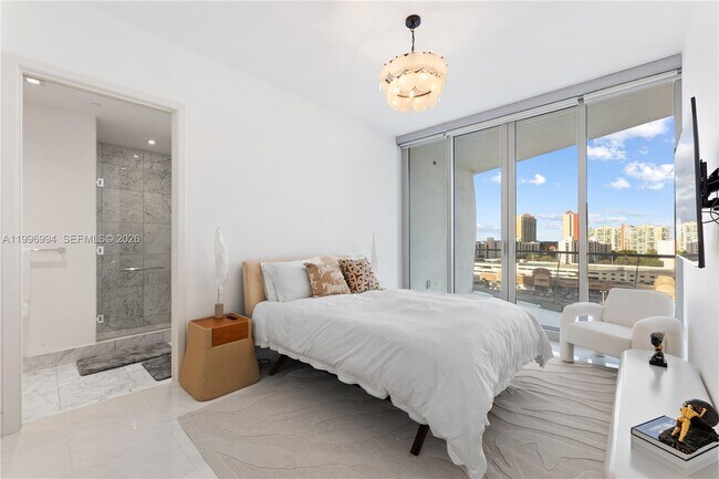 Building Photo - 16901 Collins Ave