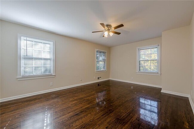 Building Photo - 6640 Williamson Dr NE