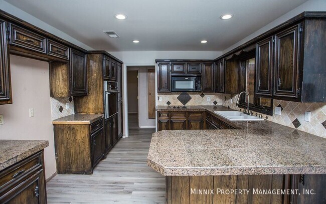 Building Photo - 5504 73rd St