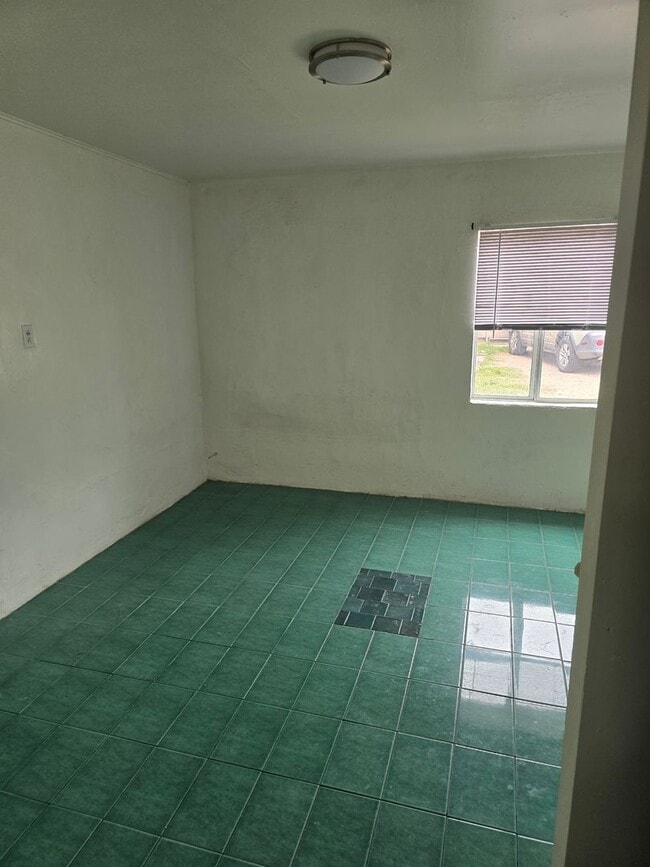 Building Photo - pm0501