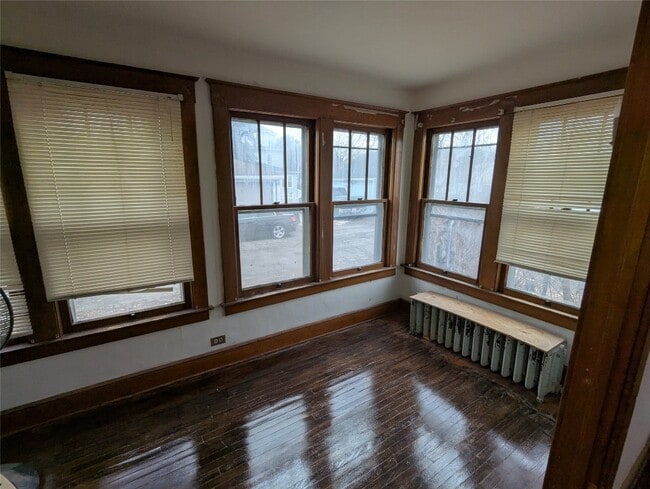 Building Photo - 107 Grant Ave