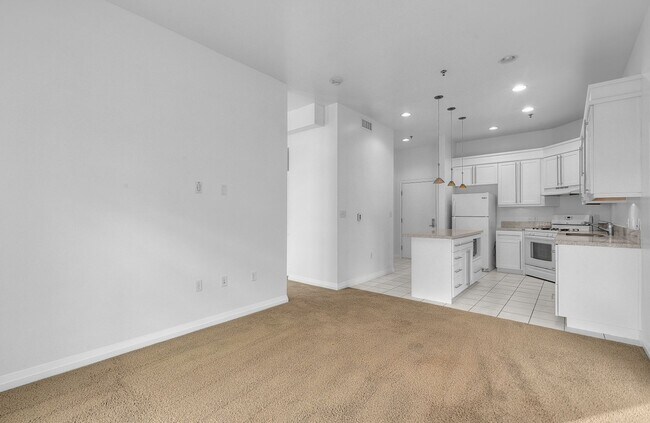 Building Photo - Bright & Cozy City Condo at The Metro!