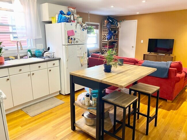 Building Photo - 135 Central St