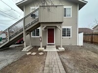 Building Photo - Adorable Midtown Condo!