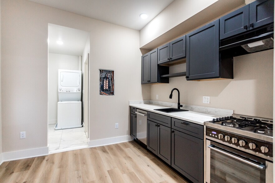 Building Photo - 4535 Commonwealth St