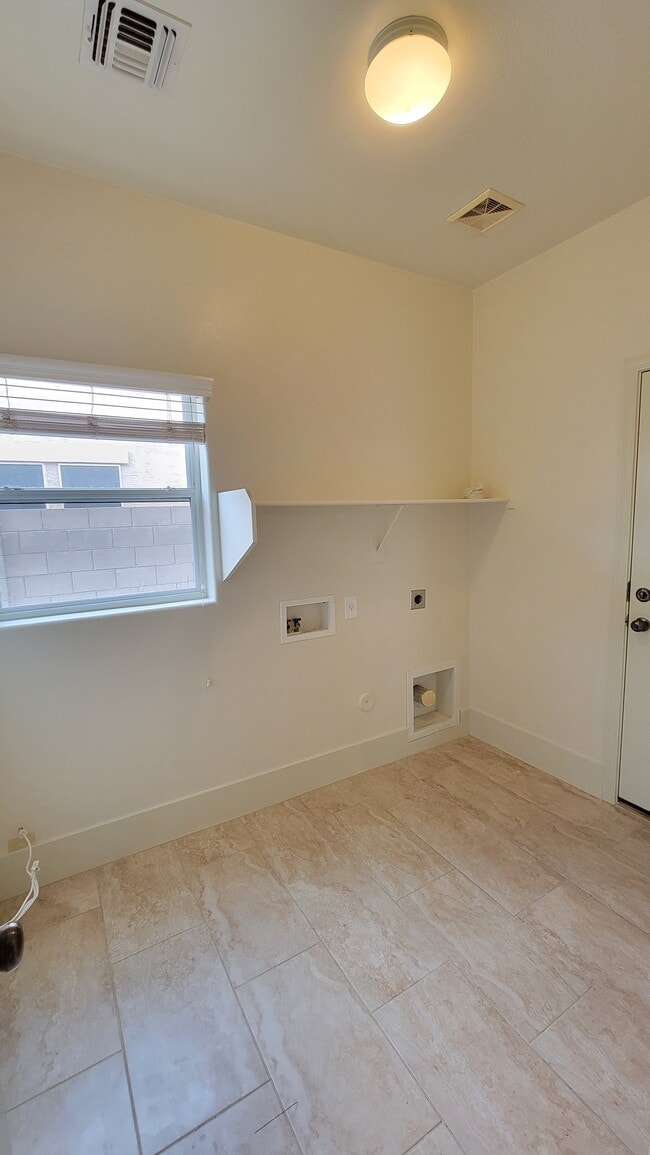 Building Photo - 4437 E Firestone Dr