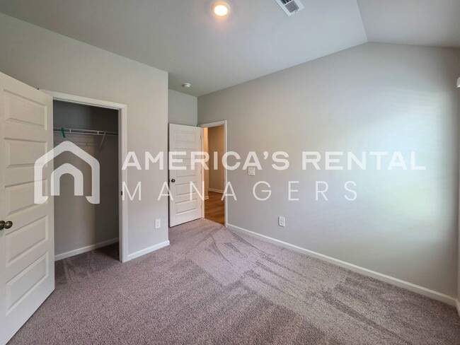 Building Photo - 4025 River Bend Rd