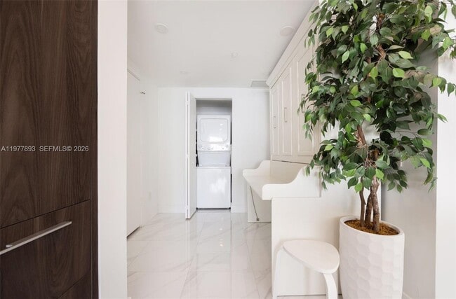 Building Photo - 3131 NE 7th Ave