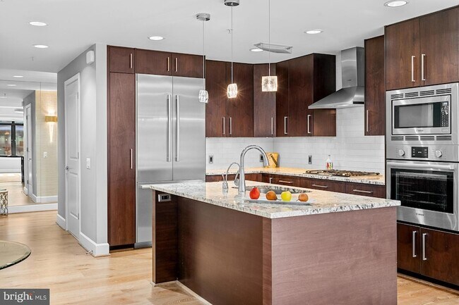 Building Photo - 7171 Woodmont Ave