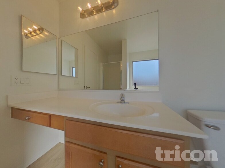 Building Photo - 23943 W Hadley St