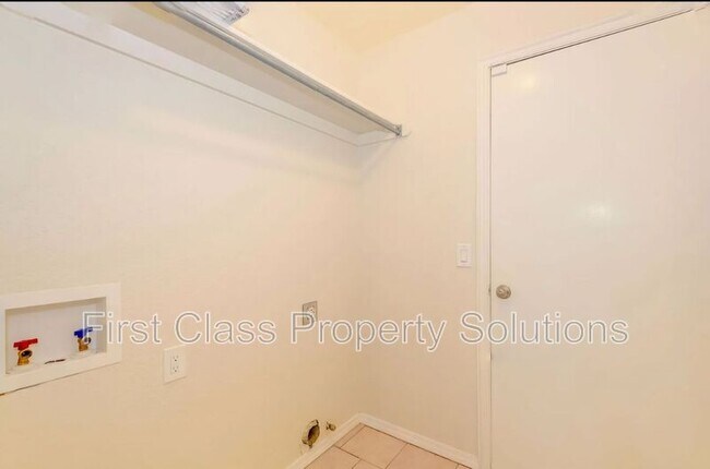 Building Photo - 12516 Park Ave