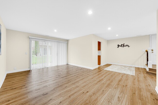 Building Photo - 1257 N Streamwood Ln