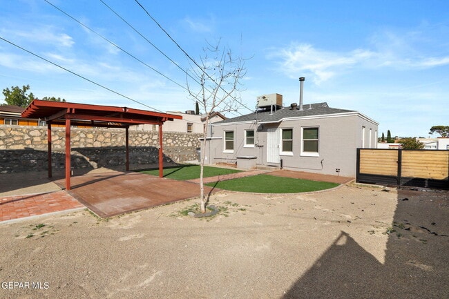 Building Photo - 2105 Happer St