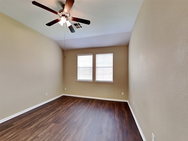Building Photo - 2324 Shady Tree Ln