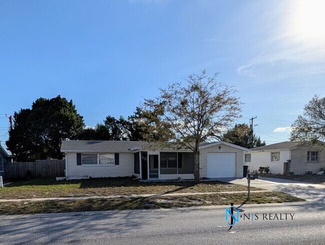 Building Photo - SPECIAL OFFER: $250 off 2nd months rent* 3/1.5/1 1113 Sq. Ft. with UPDATED bathrooms and kitchen ...