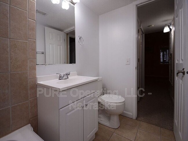 Building Photo - 612 N 46th St