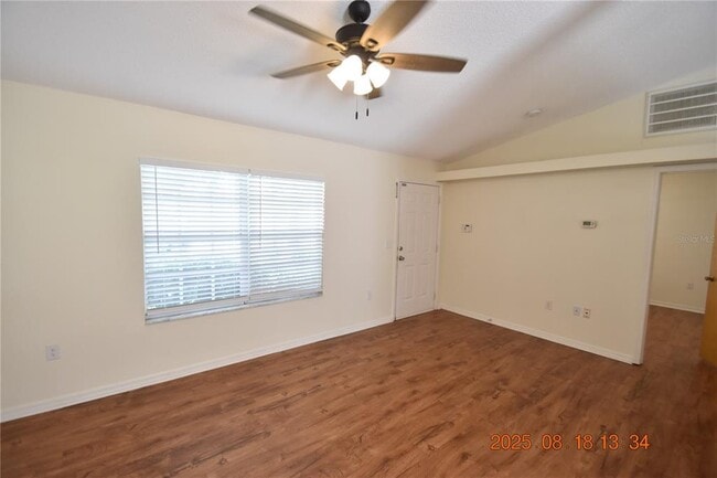 Building Photo - 38927 Carr Dr