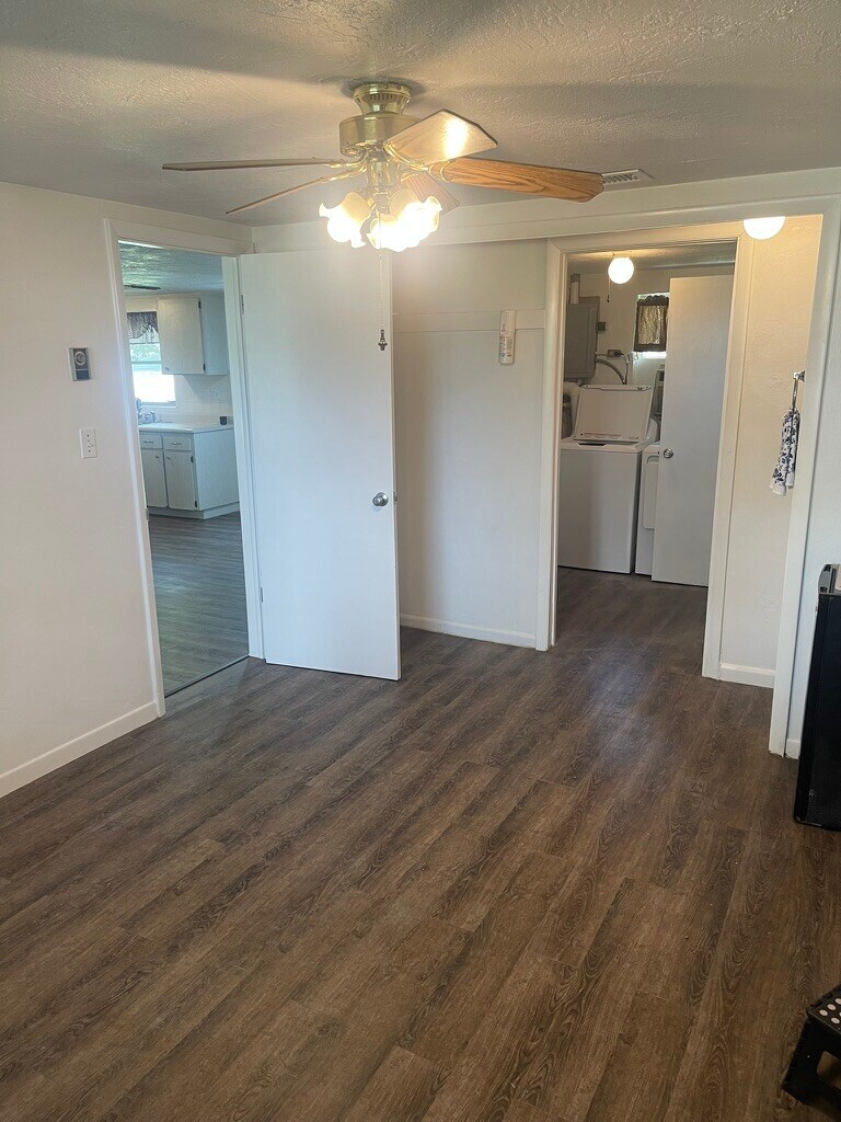 Building Photo - 7 Donna St