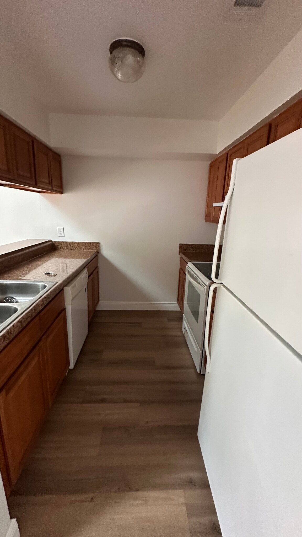 Building Photo - 2719 Hunt Club Ln