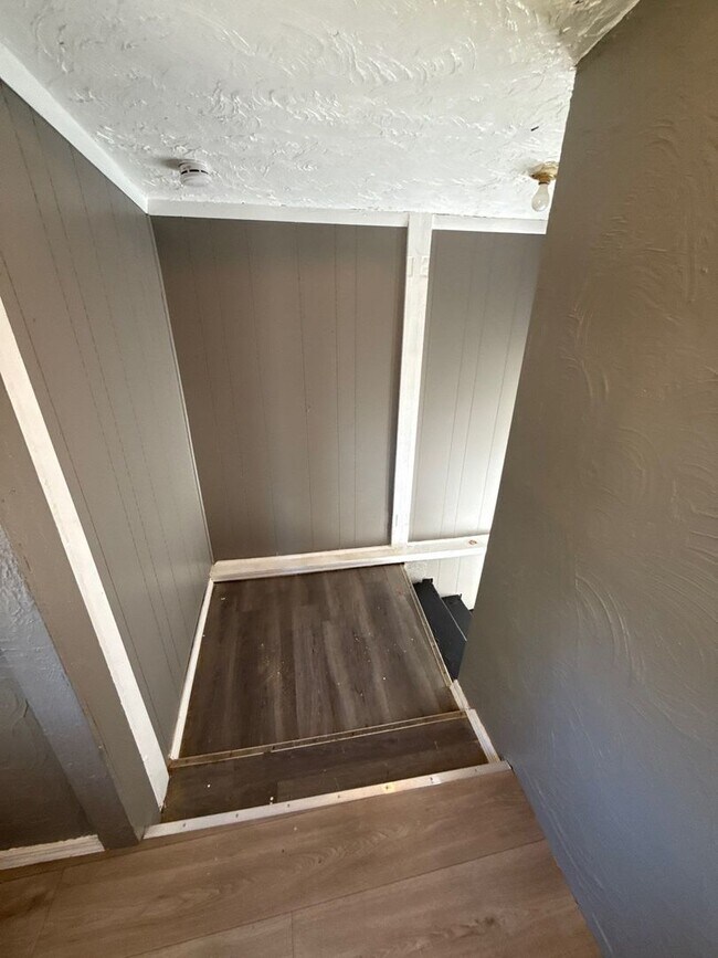 Building Photo - 3 Bedroom Home In Warren