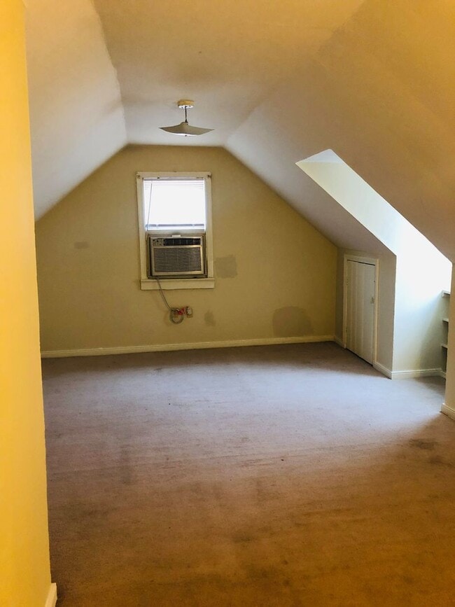 Building Photo - Adorable 3 bdrm/1 bath Home Located in Desirable West End!