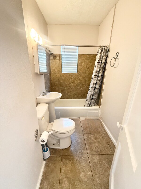 Building Photo - 520 S Fannin Ave