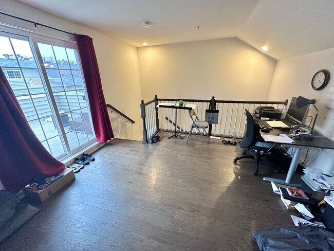 Building Photo - Amazing 4 BR/3.5 BA EOG Townhome in Lanham!